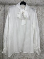 BLUSA DE CEDA CON LAZO EN EL CUELLO